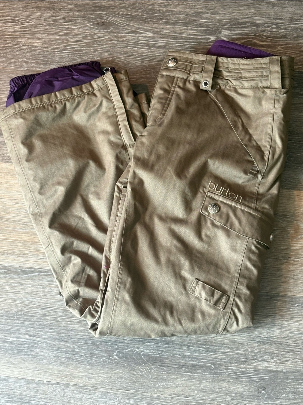 Burton women’s DryRide ski/snow pants. Khaki w/purple lining. Size XS. EUC!!